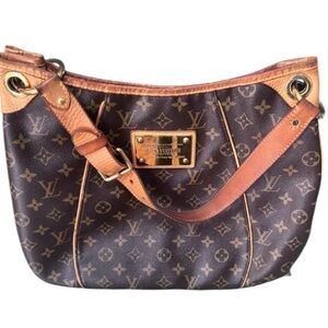 Louis Vuitton Monogram Galliera Shoulder Bag Purse. Includes dust bag and box